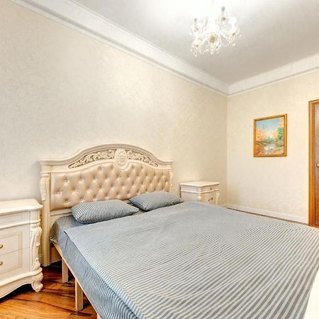Apartments With 3 Rooms Near Palace Ukraine キエフ エクステリア 写真