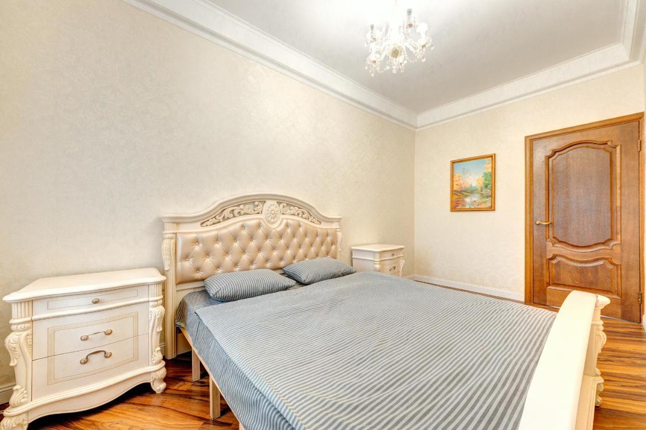 Apartments With 3 Rooms Near Palace Ukraine キエフ エクステリア 写真