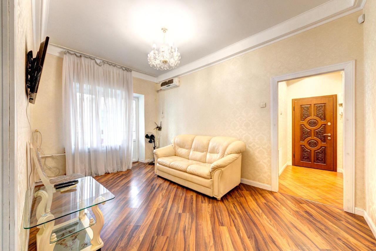 Apartments With 3 Rooms Near Palace Ukraine キエフ エクステリア 写真