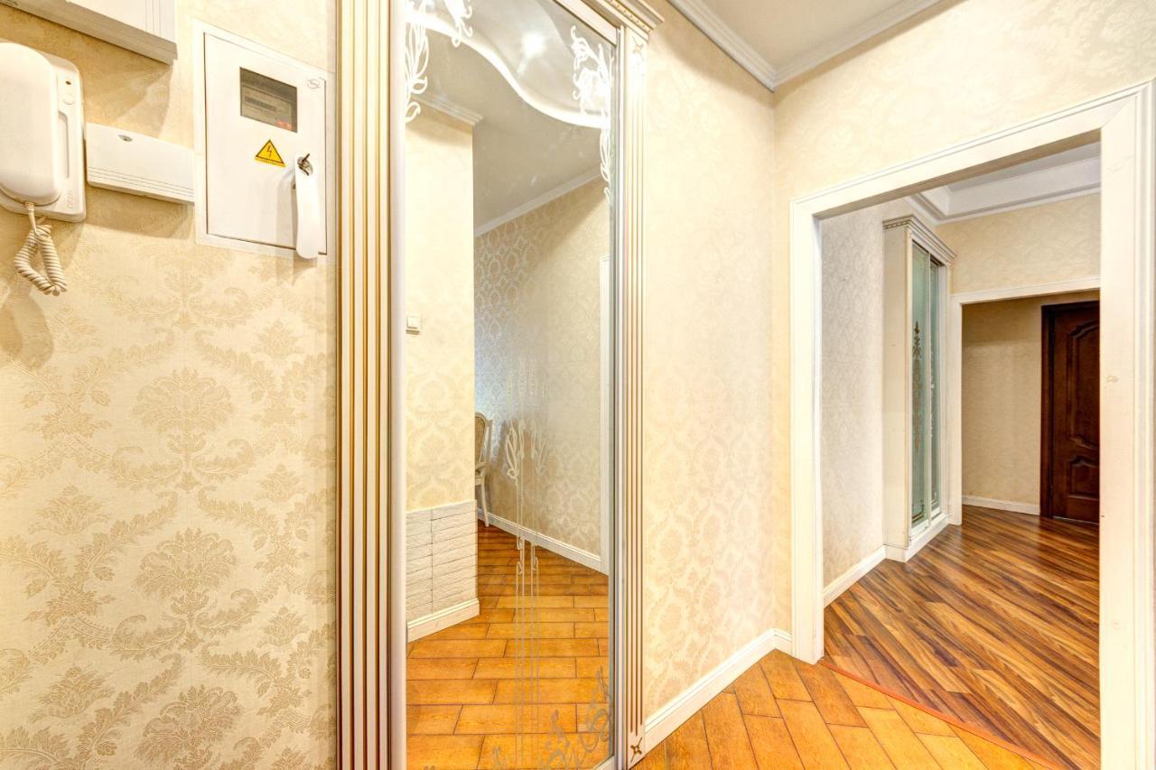 Apartments With 3 Rooms Near Palace Ukraine キエフ エクステリア 写真
