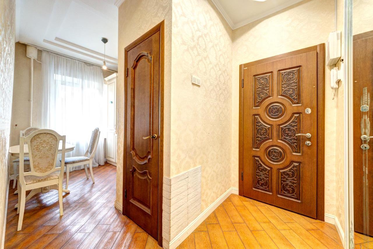 Apartments With 3 Rooms Near Palace Ukraine キエフ エクステリア 写真